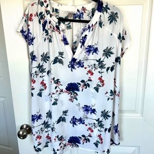 Beautiful floral blouse size 2X